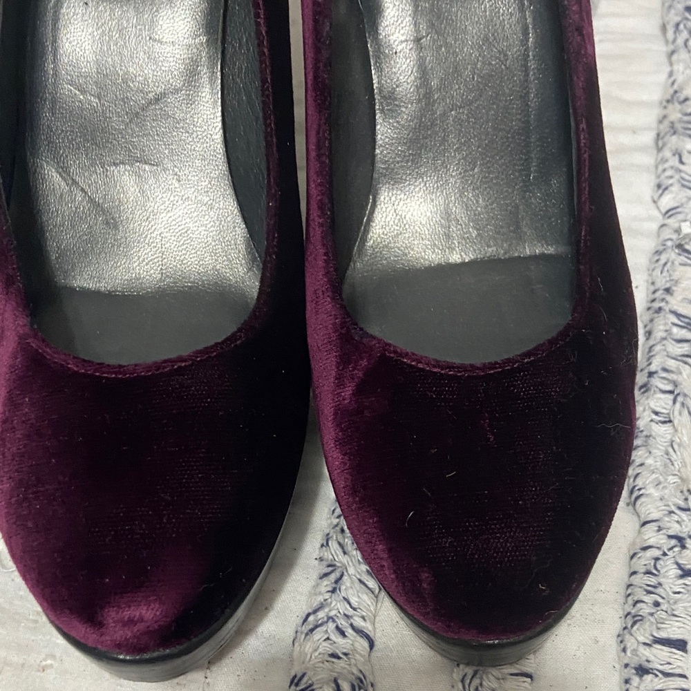 Stuart Weitzman Women's Dark Purple Velvet Heels